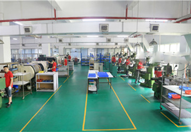 6臺銑床，3臺自動攻牙機(jī),1臺噴砂機(jī) 